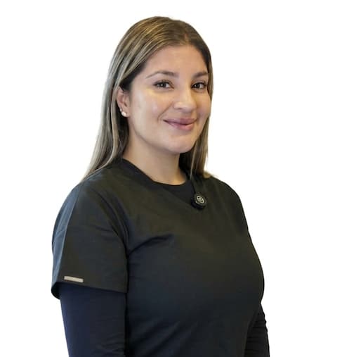 Dra. Karina Ceballos - Especialista en Ortodoncia